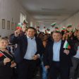 Кметът на Девин подари трибагреници на ученици