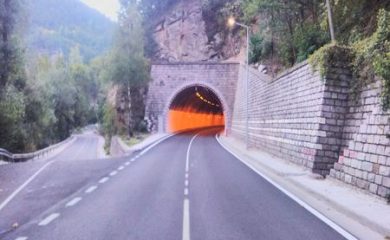 Между 17 и 19 юни движението в тунелите на пътя Асеновград-Чепеларе ще е в една лента