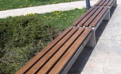 Община Смолян подменя дървените пейки