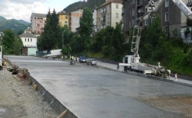 Напредва изграждането на нова градска градина в Мадан