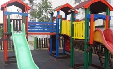 Община Смолян продължава да ремонтира и обновява детските площадки