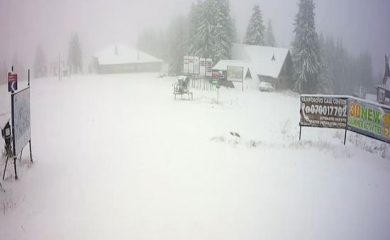 Сняг заваля на Пампорово
