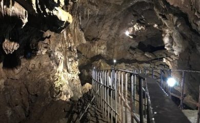 Туристите търсят прохлада в Ягодинската пещера заради жегата