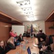 Кметът Мелемов пред родители: Училищата поемат храненето на учениците