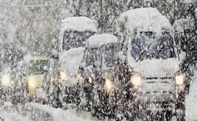 Снегът в Смоляско вече е над 50 см, има населени места без ток