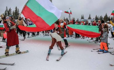 Традиционното спускане с носии и знамена се завръща в Пампорово на 3 март