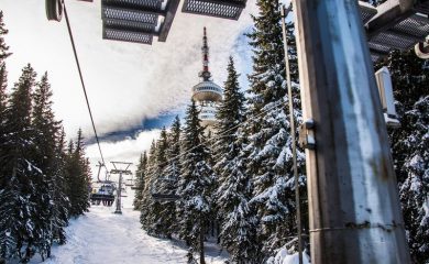 Безплатни лифтове до кулата Снежанка за участниците в спускането с носии и знамена на 3 март