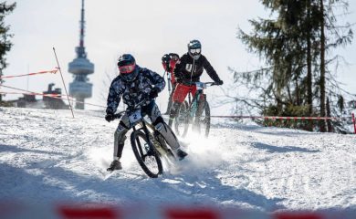 Пампорово се превърна в арена на зрелищни спускания с велосипеди