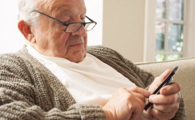 Община Смолян откри телефон за поръчки от възрастни и самотни хора