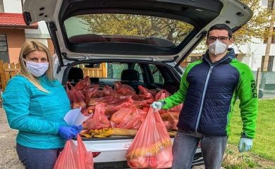 Радо Янков дари продукти от пъpвa нeoбxoдимocт на хора в Чепеларе