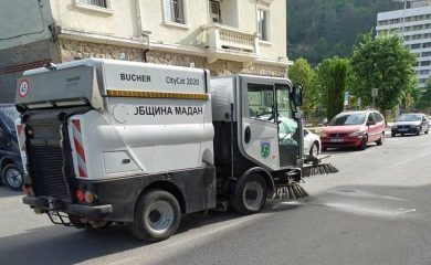 Дезинфекция на главните улици в Мадан