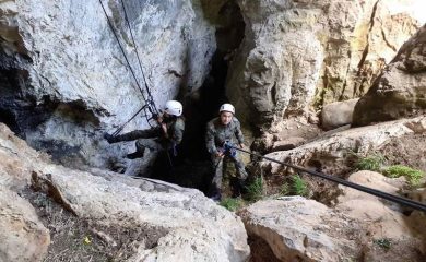 Алпийци провеждат курс по търсене и спасяване в пещери и пропасти край Смолян