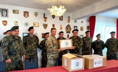 101-ви алпийски полк в Смолян получи дарение от Америка