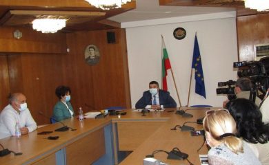 Започна оборудването на лаборатория за PCR тестове в МБАЛ-Смолян