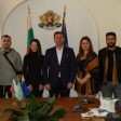Кметът на Мадан поздрави участниците в иновативния проект „Внуци под наем“