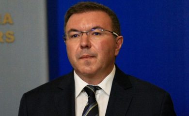 Здравните власти предлагат по-строги мерки в борбата с коронавируса