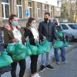 Ученици от гимназията по туризъм приготвиха обяд за медиците на първа линия в Смолян