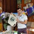 Смолянски младежи превръщат стари дънки и тениски в практични чанти