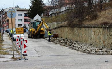 Община Смолян ремонтира улица „Момина скала“ и подменя тротоарите по улица „Хан Аспарух“