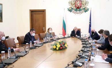 Обмислят разхлабване на противоепидемичните мерки