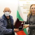Mинистърът на туризма награди най-възрастния скиор у нас Иван Раев от Чепеларе
