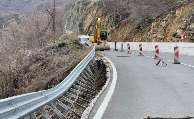 АПИ: Шофьорите да карат с повишено внимание при 98-ми км на пътя Девин-Кричим