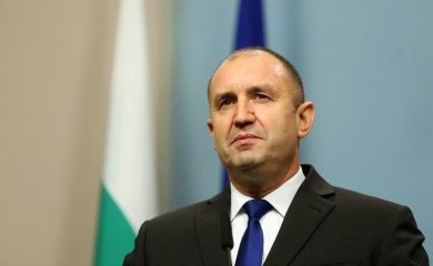 Президентът ще връчи в понеделник първия мандат