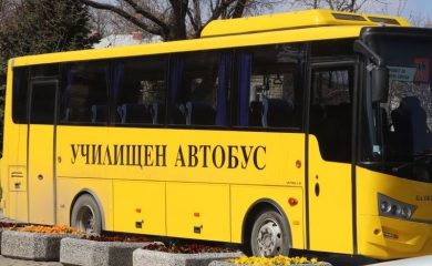 Два нови училищни автобуса ще превозват деца в Смолянска област
