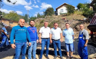 Асфалтират редица улици в рудоземското село Елховец