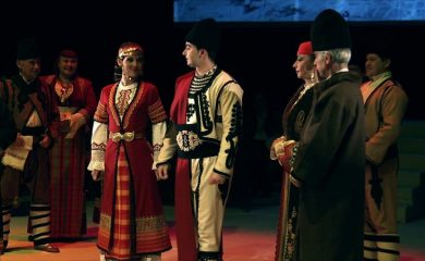 Ансамбъл Родопа представя хитовия спектакъл Невястата в Сливен