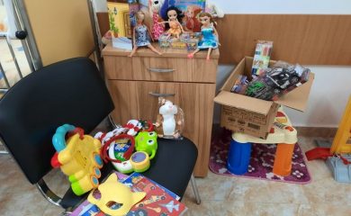 Смолянската болница получи дарение на детски играчки