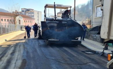 Полагат последния износващ пласт асфалт на улица “Стефан Стамболов” в Рудозем