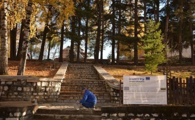 Напредва реновирането на градския парк в Чепеларе