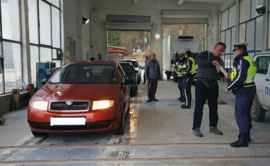 Пътна полиция проверява готови ли са автомобилите за зимата