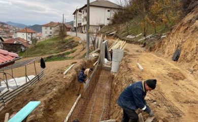 Ремонтът на уличната мрежа в Неделино продължава