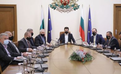 Правителството готви мерки срещу енергийната криза и в помощ на наводнените области