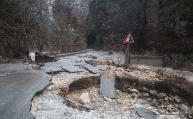 Ще укрепват пътни участъци в Смолянско, засегнати от наводнения