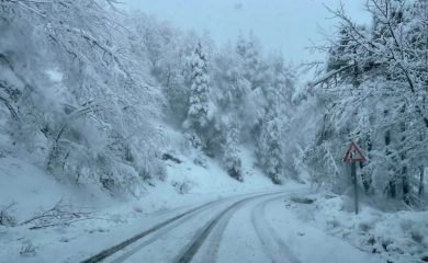 АПИ предупреждава шофьорите в Смолянско да тръгват с автомобили, готови за зимни условия