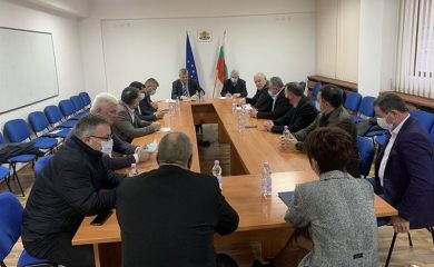 Емил Хумчев проведе среща с кметовете на общини в Смолянска област