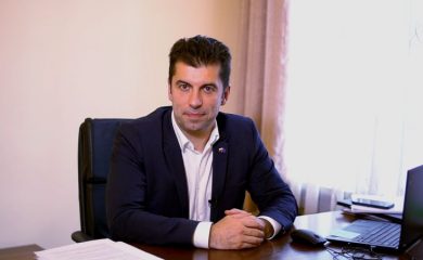 Премиерът Петков проведе телефонен разговор с вицепрезидента на САЩ Камала Харис