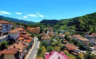 Пръскат срещу кърлежи и бълхи в Баните на 17 май