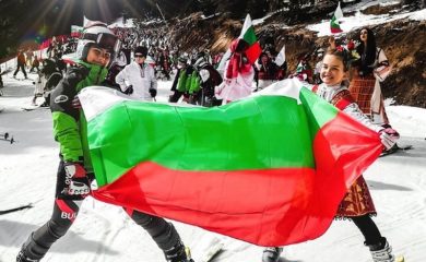 Pamporovo Winter Fest стартира с голямото ски спускане с носии и знамена