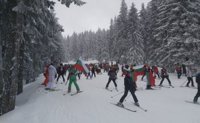Пампорово ознаменува 3 март с патриотично ски спускане