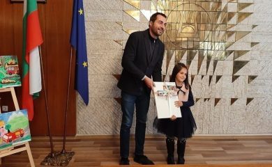 Марин Захариев награди победителите в общинския кръг на конкурса „С очите си видях бедата“