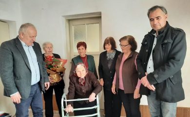 Кметът Мелемов поздрави баба Катя от Устово, която навърши 100 години