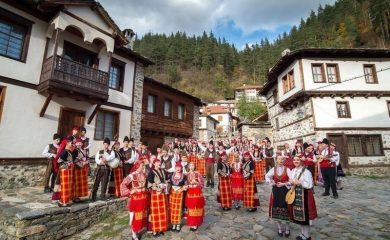 Широка лъка пее, свири и танцува на 1 и 2 юни