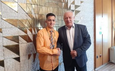 Ученици поеха управлението на Община Смолян за един ден