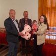 По традиция кметът Мелемов направи подаръци на новородените бебета в Широка лъка