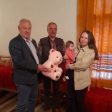 По традиция кметът Мелемов направи подаръци на новородените бебета в Широка лъка