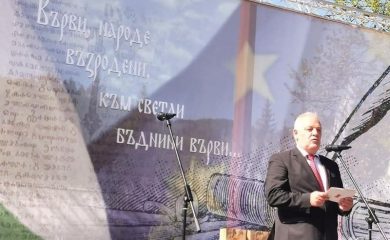 Мелемов награждава 50 ученици за високи резултати